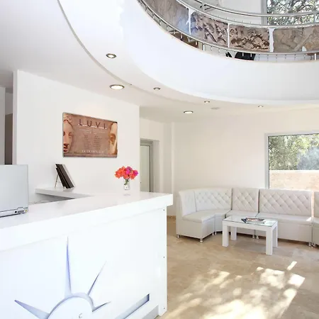 Costa Luvi -